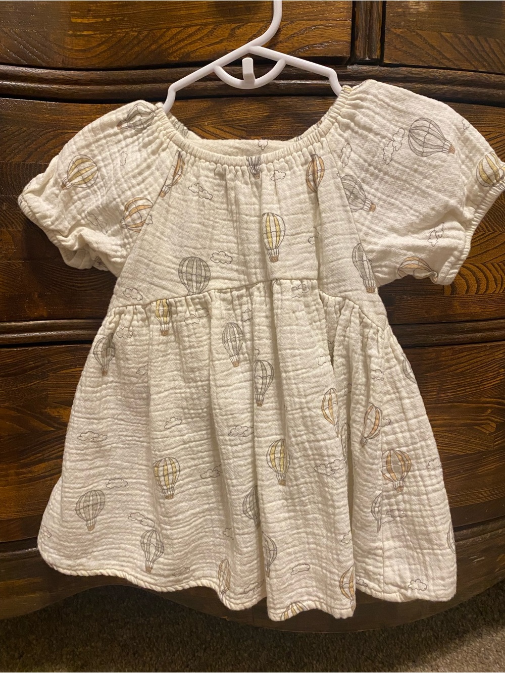 Quincy Mae Cream Gauze Dress with Yellow & Gray Hot Air Balloons